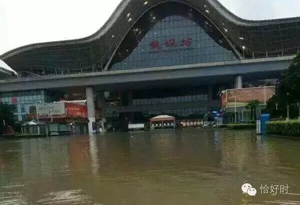 湖北暴雨武漢告急！武漢加油，恰好時與你們同在！